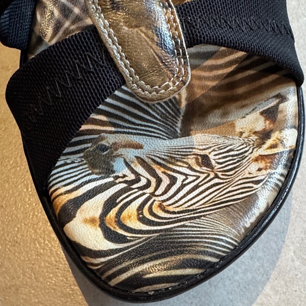 Icon art leather Zebras Women's Wedge slide Sandals sz 6 - Picture 3 of 8